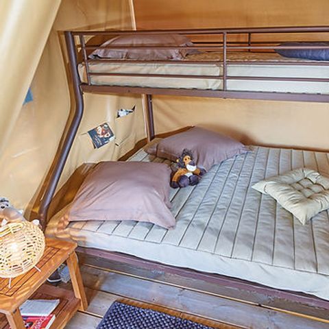 TENTE TOILE ET BOIS 5 personnes - ECOLODGE - petit déjeuner, draps et linge inclus - pas decuisine - sanitaire commun