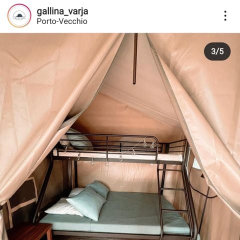 TENTE TOILE ET BOIS 5 personnes - ECOLODGE - petit déjeuner, draps et linge inclus - pas decuisine - sanitaire commun