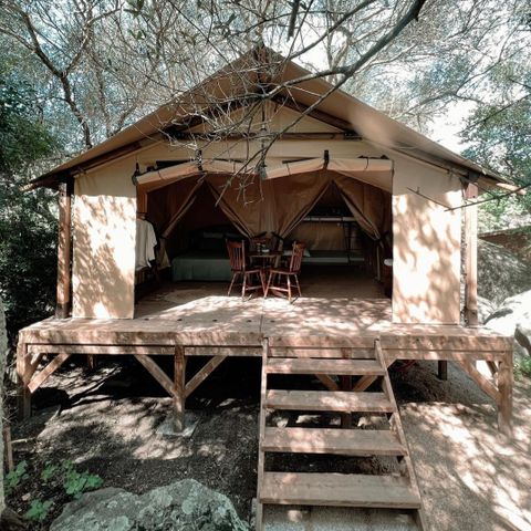 TENTE TOILE ET BOIS 5 personnes - ECOLODGE - petit déjeuner, draps et linge inclus - pas decuisine - sanitaire commun