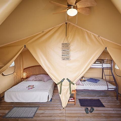 TENTE TOILE ET BOIS 5 personnes - ECOLODGE - petit déjeuner, draps et linge inclus - pas decuisine - sanitaire commun