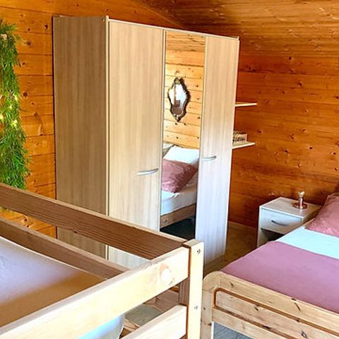 CHALET 4 personnes - GRAND - petit déjeuner, draps et linge inclus - sans cuisine - sanitaires commun