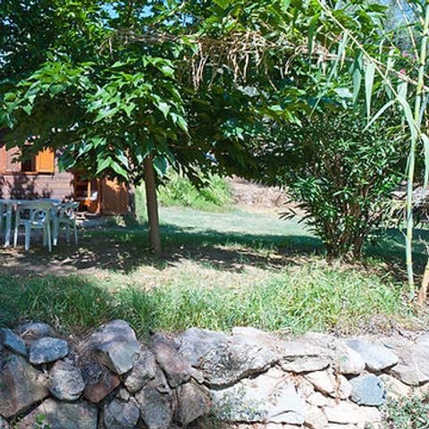 CHALET 4 personnes - GRAND - petit déjeuner, draps et linge inclus - sans cuisine - sanitaires commun