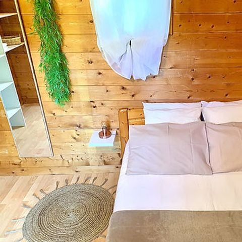 CHALET 2 personnes - PETIT - petit déjeuner, draps et linge inclus - sanitaire communs