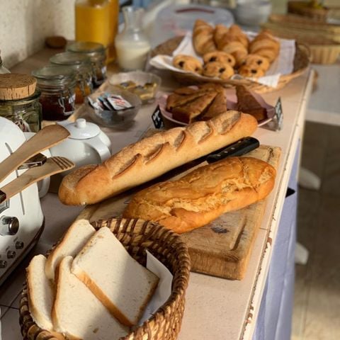 CHALET 2 personnes - PETIT - petit déjeuner, draps et linge inclus - sanitaire communs