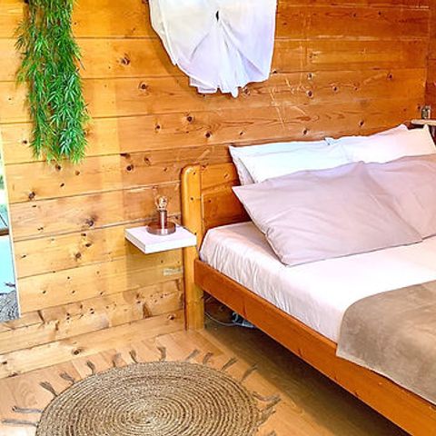 CHALET 2 personnes - PETIT - petit déjeuner, draps et linge inclus - sanitaire communs