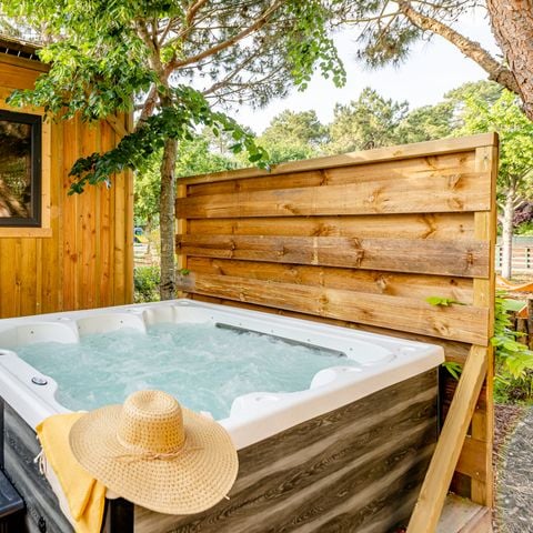 Stacaravan 6 personen - Cabane Premium 4 Kamers 6 Personen Jacuzzi + Airconditioning + TV