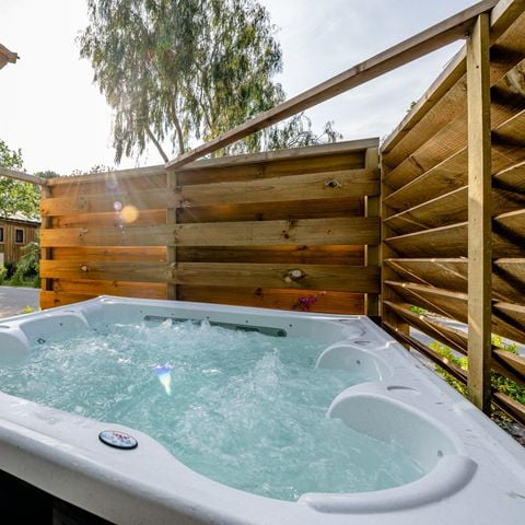 MOBILHOME 6 personas - Cabane Premium 4 Habitaciones 6 Personas Jacuzzi + Aire Acondicionado + TV