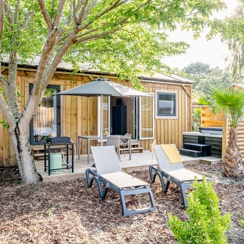 MOBILHOME 6 personnes - Cabane Premium 4 Pièces 6 Personnes Jacuzzi + Climatisé + TV