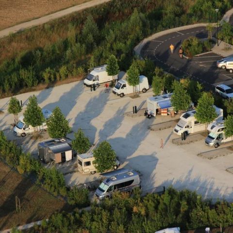 PIAZZOLA - Piazzola per camper con elettricità