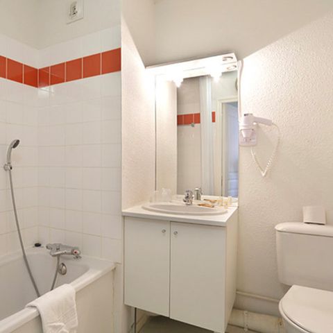 ESTUDIO 3 personas - Estudio para 3 personas con zona de dormitorio - Confort