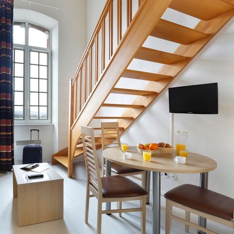 ESTUDIO 3 personas - Estudio para 3 personas con zona de dormitorio - Classic