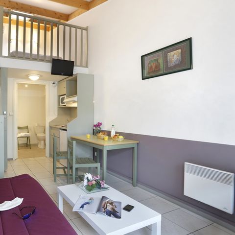 ESTUDIO 6 personas - Estudio para 6 personas con zona de dormitorio