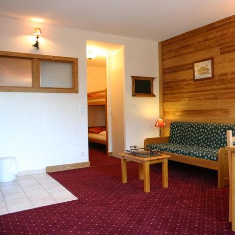 APARTMENT 6 people - 2-room flat with sleeping area sleeps 6