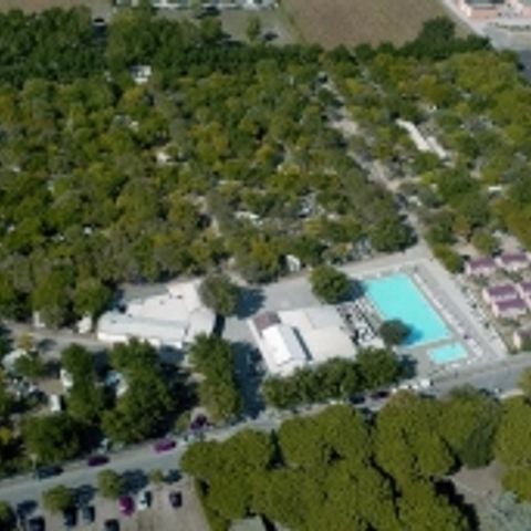 EMPLACEMENT - + 1 voiture + tente ou caravane + électricité