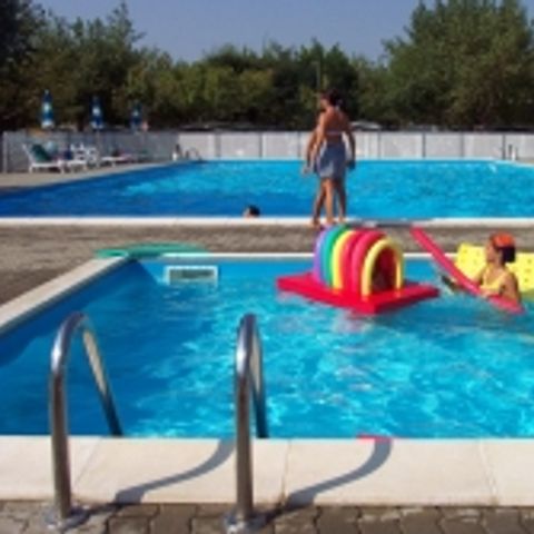 Stellplatz - + 1 Auto + Zelt oder Wohnwagen + Strom