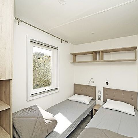 Mobilheim 6 personen - Premium | 3 Zi. | 6 Pers. | Erhöhte Terrasse | 2 Bad | Klimaanlage | TV