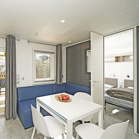 Mobilheim 6 personen - Premium | 3 Zi. | 6 Pers. | Erhöhte Terrasse | 2 Bad | Klimaanlage | TV