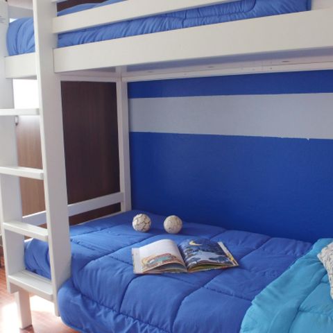 LANDHAUS 5 Personen - CALADE mit einem Balkon