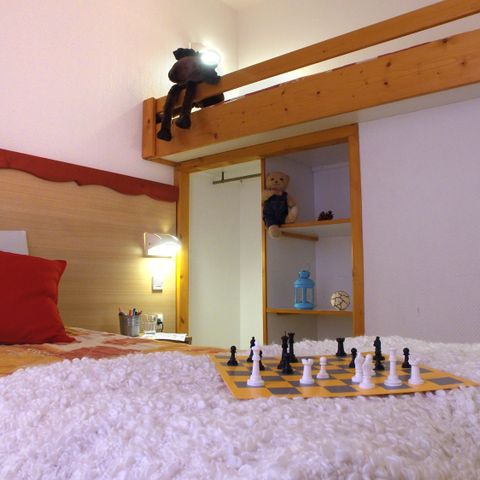 LANDHAUS 6 Personen - 3 Münzen