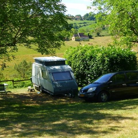 STAANPLAATS - Natuur arrangement (1 tent, caravan of camper / 1 auto) 2/6 pers
