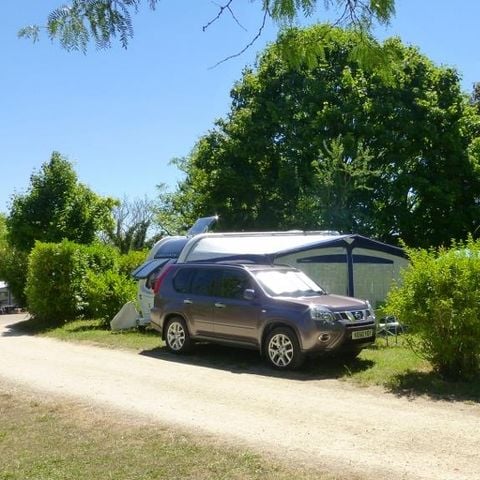 STAANPLAATS - Natuur arrangement (1 tent, caravan of camper / 1 auto) 2/6 pers