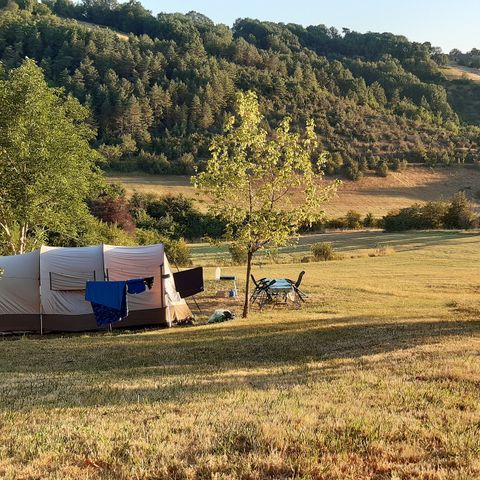 Kampeerplaats - Natuur arrangement (1 tent, caravan of camper / 1 auto) 2/6 pers