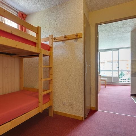 APARTMENT 6 people - 2-room flat with sleeping area sleeps 6