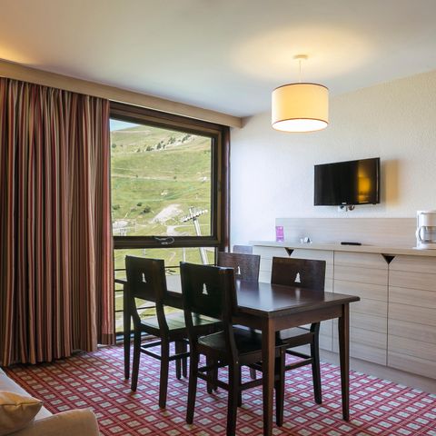 APARTMENT 5 people - Classic 1-bedroom flat for 5 people with stunning views