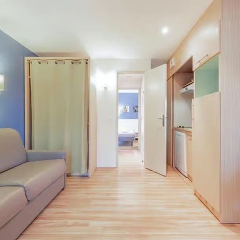 Apartment 4 persons - Classic Duplex Flat, Sleeps 4, Terrace, Air Conditioning