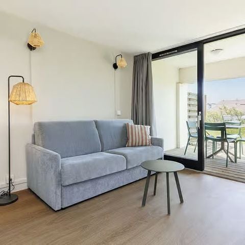 Suite 6 persons - Classic Lgt 2-bedroom, sleeps 6, with terrace (H)