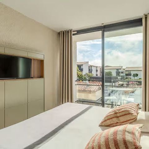 Bedroom 2 persons - Standard Double Room with Balcony and Air Conditioning (*)