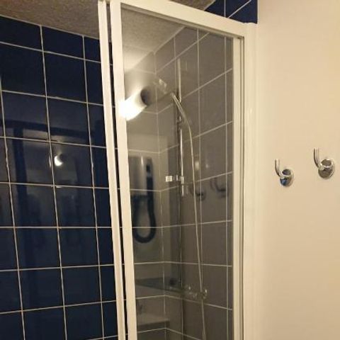 APARTMENT 4 people