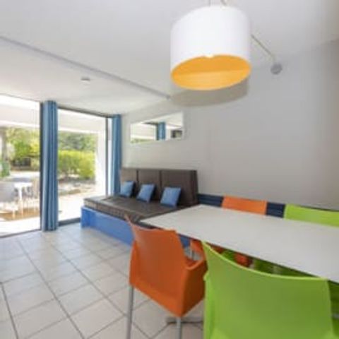 APARTMENT 4 people
