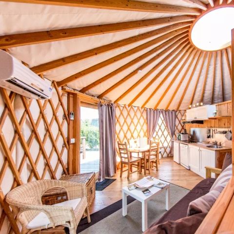 AUßERGEWÖHNLICHE UNTERKUNFT 4 Personen - Yourte Moyenne 3 Zimmer 4/6 Personen Klimatisiert + Jacuzzi