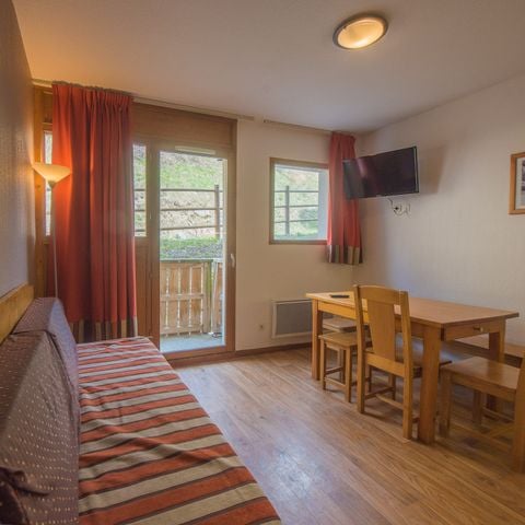 Apartment 6 persons - 2 rooms with sleeping area sleeps 6