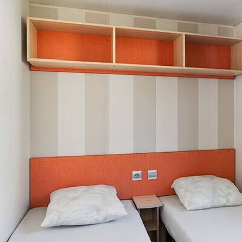 Bungalow 4 personen - Mobilheim | Comfort | 2 Zi. | 4 Pers. | Erhöhte Terrasse | Klim.