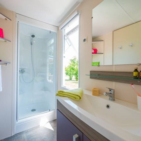 Bungalow 4 personen - Mobilheim | Comfort | 2 Zi. | 4 Pers. | Erhöhte Terrasse | TV