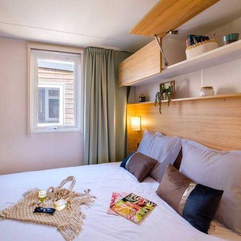 Bungalow 6 Personen - Mobilheim | Comfort | 3 Zi. | 6 Pers. | Erhöhte Terrasse | Klimaanlage | TV