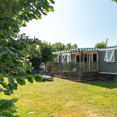 BUNGALOW 6 personnes - Mobil-home | Comfort | 3 Ch. | 6 Pers. | Terrasse surélevée | 2 SDB | TV