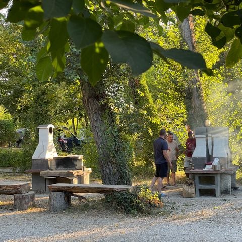 EMPLACEMENT - Emplacement L véhicule + électricité 6A +100m²
