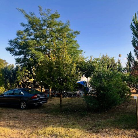 Kampeerplaats - 04 Standplaats XL voertuig + 6A elektriciteit +150m².