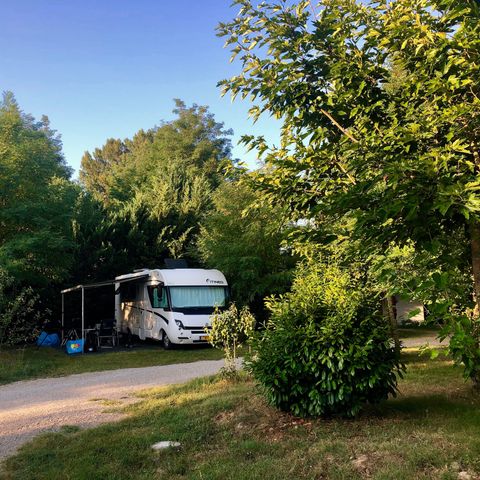 Kampeerplaats - 04 Standplaats XL voertuig + 6A elektriciteit +150m².