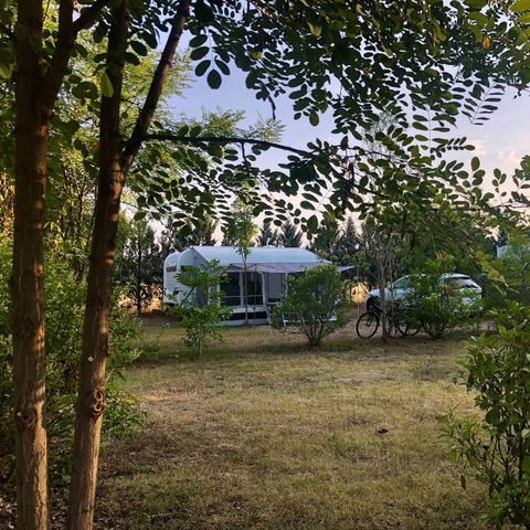 PLOT - 06 XXL pitch (+200m²) vehicle + 6A electricity