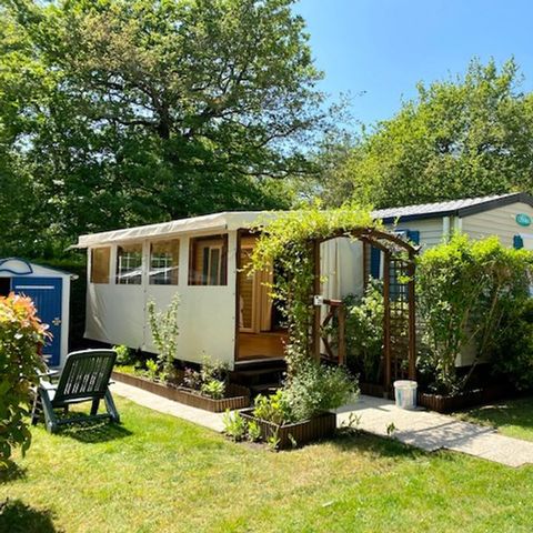 BUNGALOW 4 personnes - Grand confort - terrasse couverte et fermée