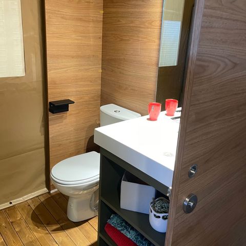 Tente en toile et en bois 5 personnes - Lodge EVASION - 2 chambres - avec sanitaires