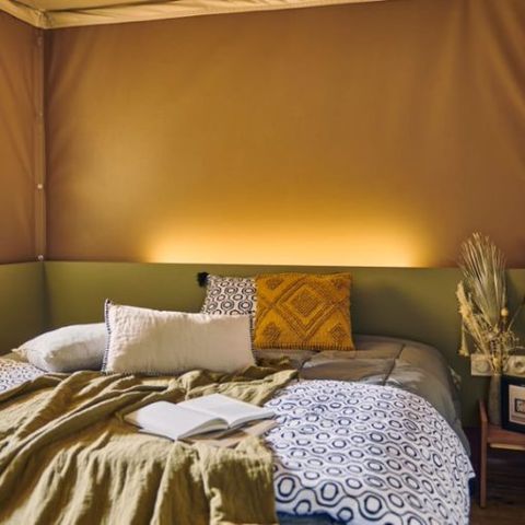 Tente en toile et en bois 5 personnes - Lodge EVASION - 2 chambres - avec sanitaires