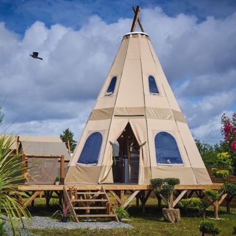 HÉBERGEMENT INSOLITE 4 personnes - Tipi LUXE - 2 chambres avec sanitaires