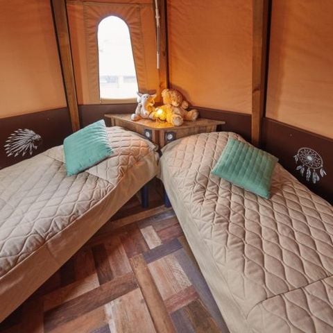 UNUSUAL ACCOMMODATION 4 people - Tipi NOMADE - 2 bedrooms with en-suite facilities