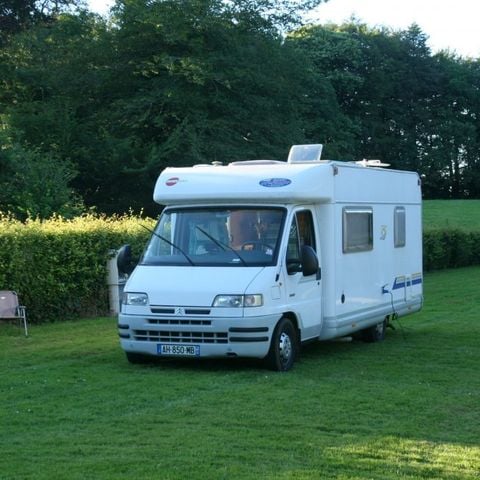 EMPLACEMENT - 2 Personnes par nuitée avec une tente et sans véhicule