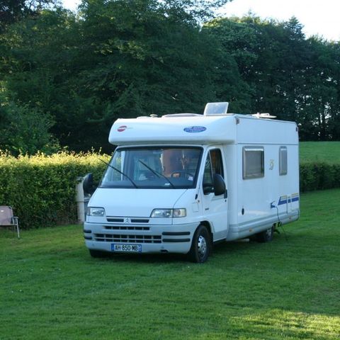Kampeerplaats - 2 personen per nacht met een tent en geen voertuig